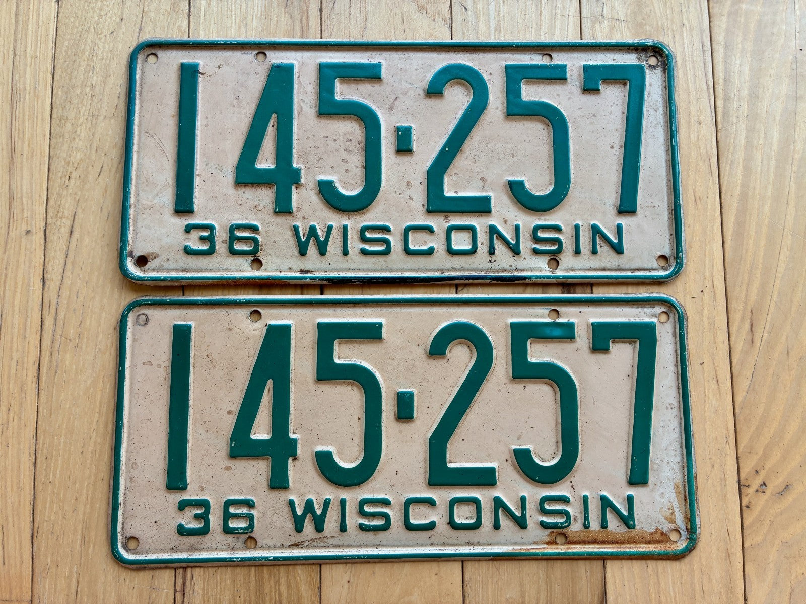 1936年 USA Wisconsinヴィンテージ ナンバープレート 当時物 1936 Wisconsin License Plate Pair – RusticPlates