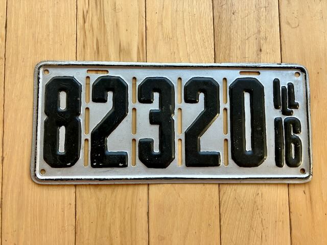 1916 Repainted Illinois License Plate