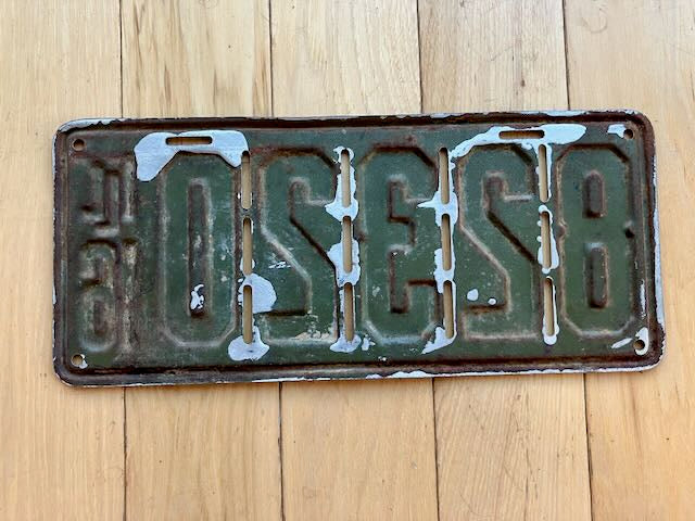 1916 Repainted Illinois License Plate