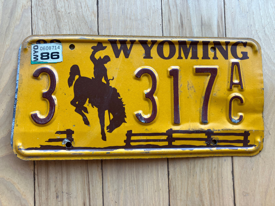 1986 Wyoming License Plate