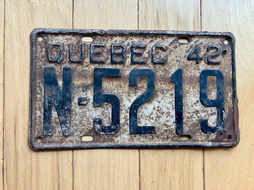 1942 Quebec License Plate