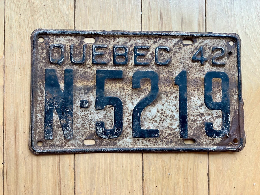 1942 Quebec License Plate