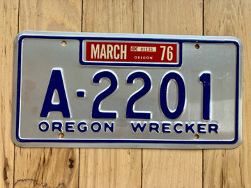 1976 Oregon Wrecker License Plate