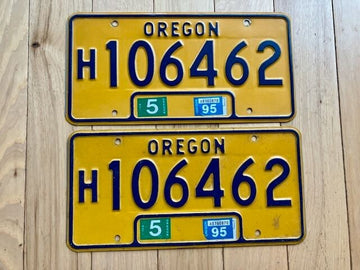 Pair of 1995 Oregon Motor Home License Plates
