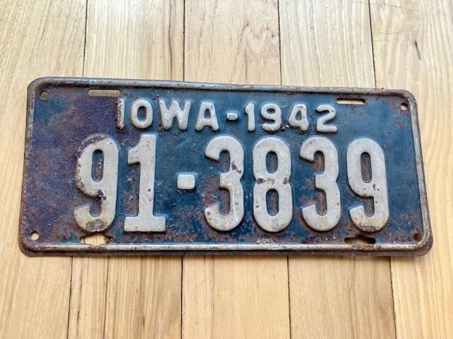 1942 Iowa License Plate