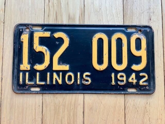 1942 Illinois License Plate