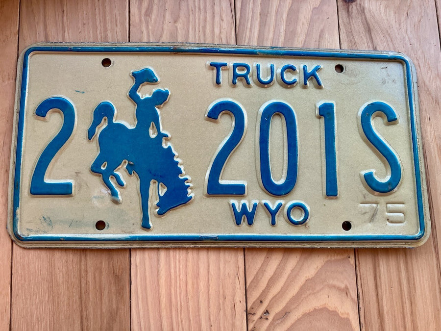 1975 Wyoming Truck License Plate