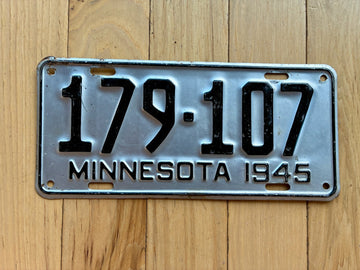 1945 Minnesota License Plate